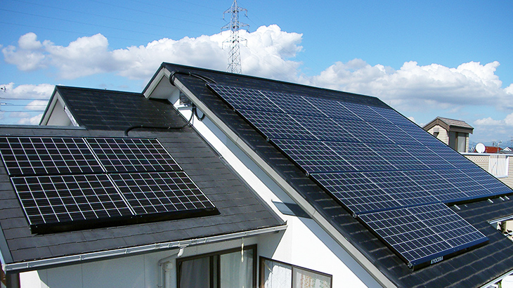 屋根の【形状】と【材質】で変わる？太陽光発電システムとの相性とは